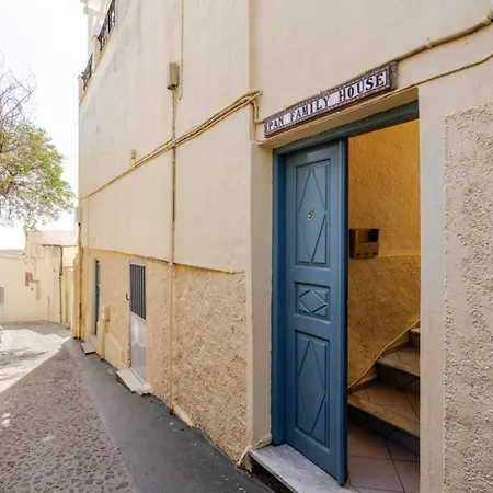 Pan Family House Fira (Santorini)