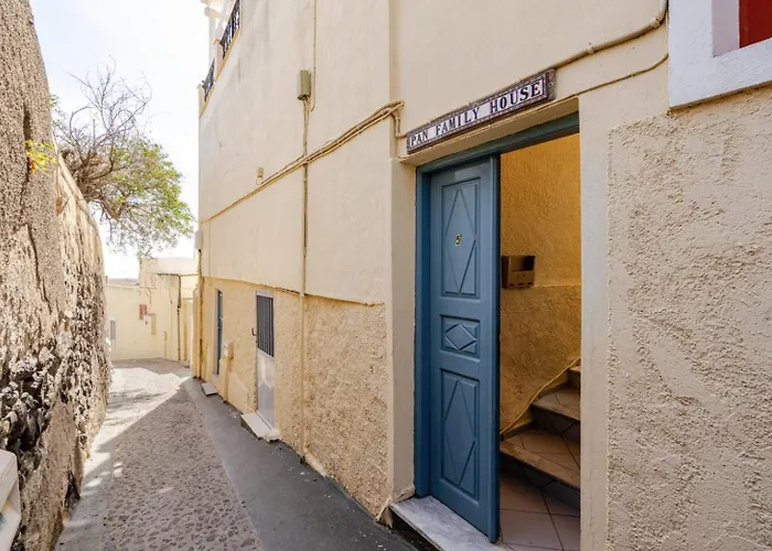 Pan Family House Fira (Santorini)