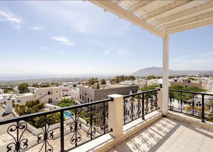 Pan Family House Fira (Santorini)