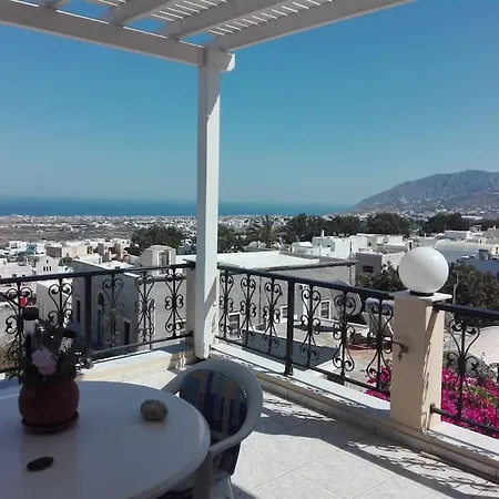 Pan Family House Daire Fira (Santorini)