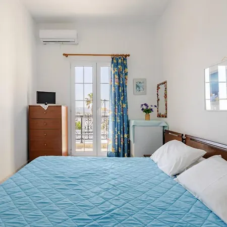 Pan Family House Daire Fira (Santorini)